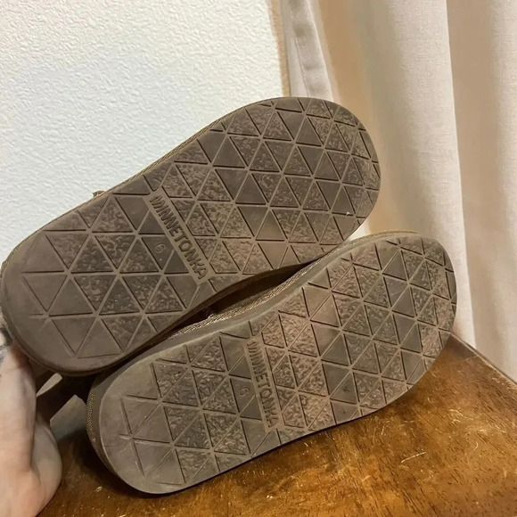 Minnetonka Women's Olympia Brown Suede Cozy Warm Fur Lined Bootie Mini Size 6 M - Picture 4 of 10